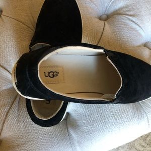 New Ugg slip on sneakers-Never worn